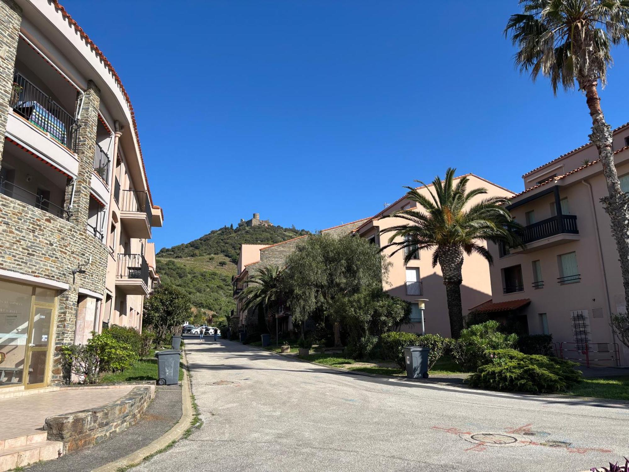 Apartment T3 Dans Avec Parking Et Piscine